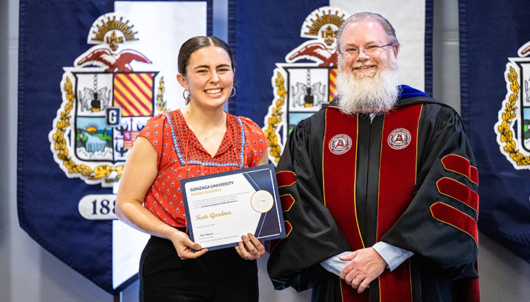 student receives award from dean