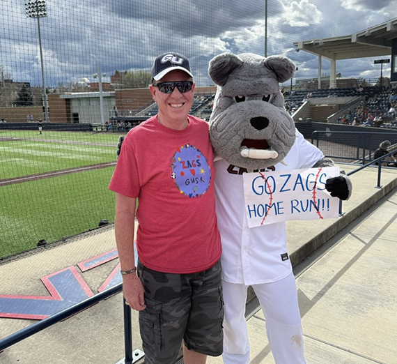 GUSR participant poses with Spike the Zags mascot
