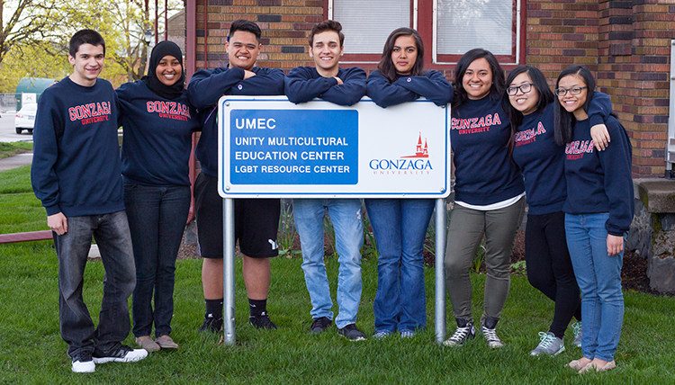 Members of the 2015 ActSix cohort gather in front of the original Unity House. They are: Henadz Krukovich (’19), Hawa Elias (married name?) (’19), Joseph Allen Jerome (’19), Loren Carrillo (’19), Siniva (Areta) Menso (’19), Eloisa Serrano (no grad year), Kathy Au (’19) and Jennifer Phan (’19).