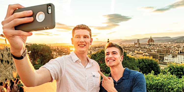 2 gonzaga students taking photo at Palazzo Michaelangelo