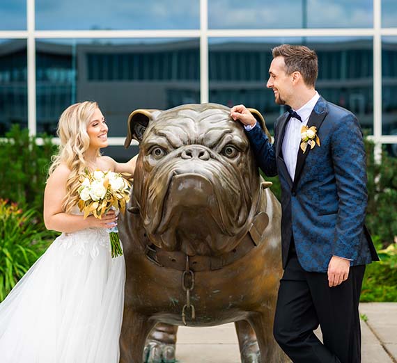 couple at bulldog sculpture