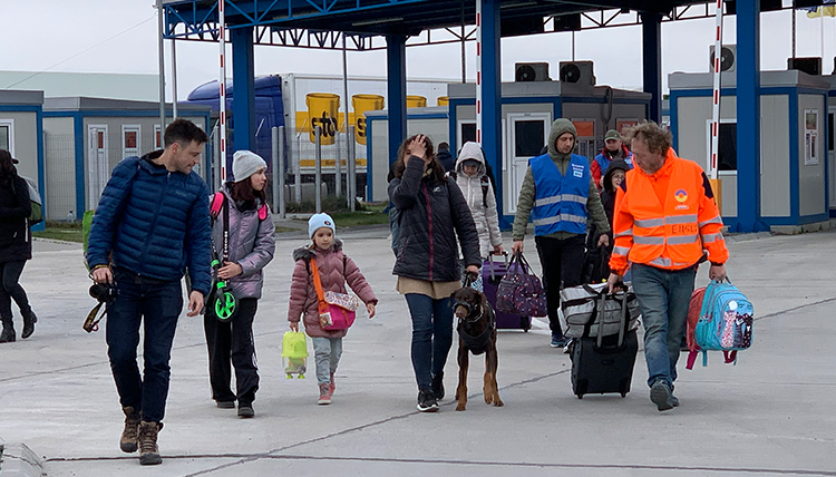 Eli Francovich walks with a Ukrainian refugee family.