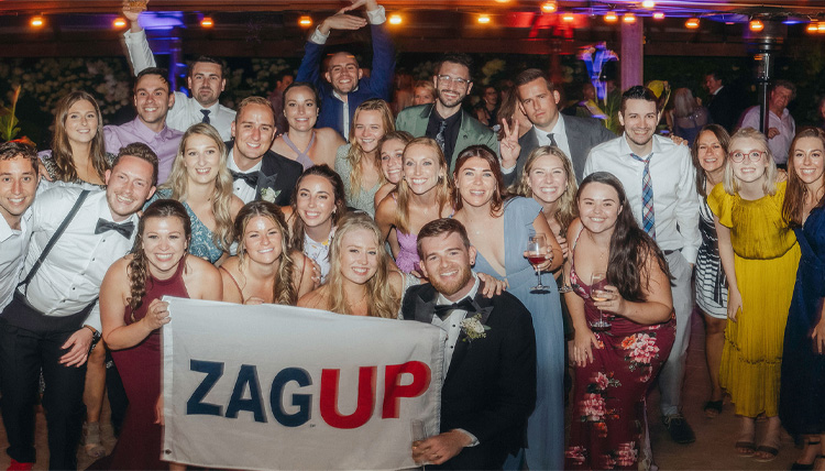 Ian Ellis and Eleanor Lyon with all the Alumni Zags