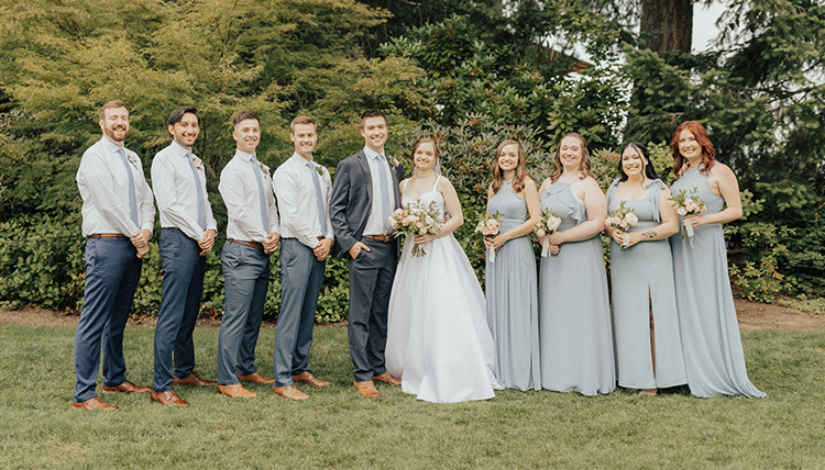 ’19, ’22 Kimberly May and ’18 Sander Susee's wedding portrait.