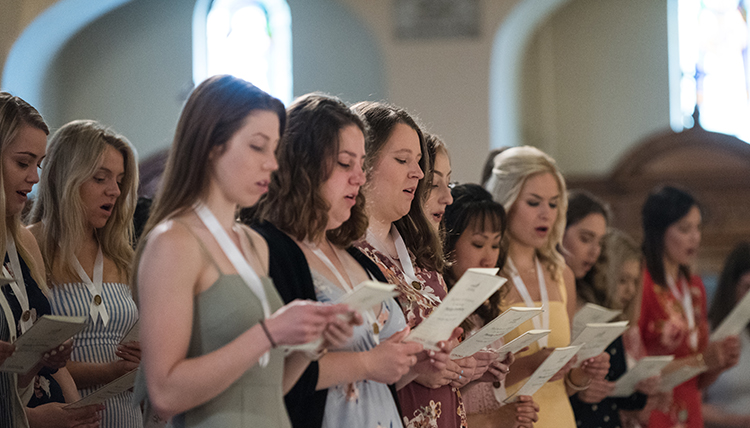 group of graduates recites nursing pledge