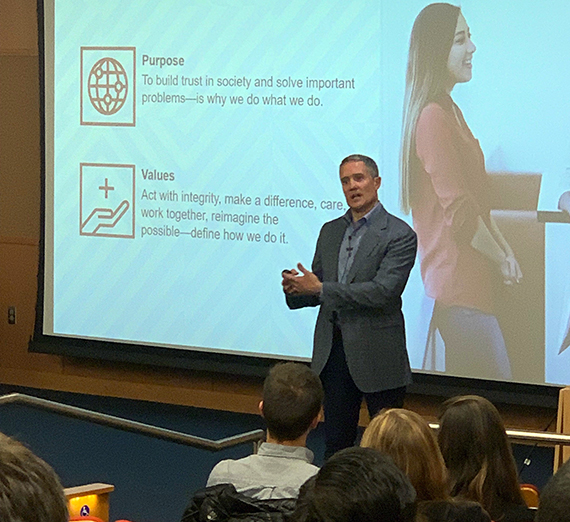 Gary Price, PwC’s partner affairs leader and chief administrative officer, speaks to GU students. 