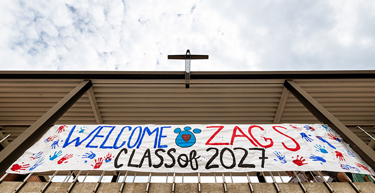 A sign saying Welcome Zags Class of 2027