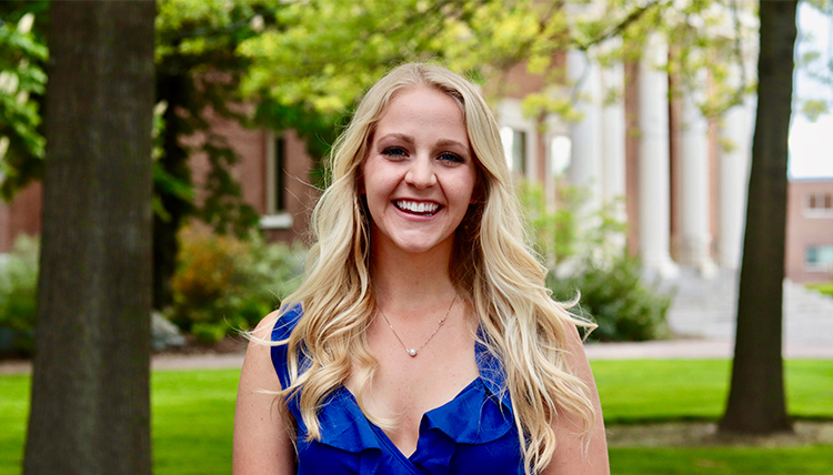 Frannie poses on Gonzaga's campus