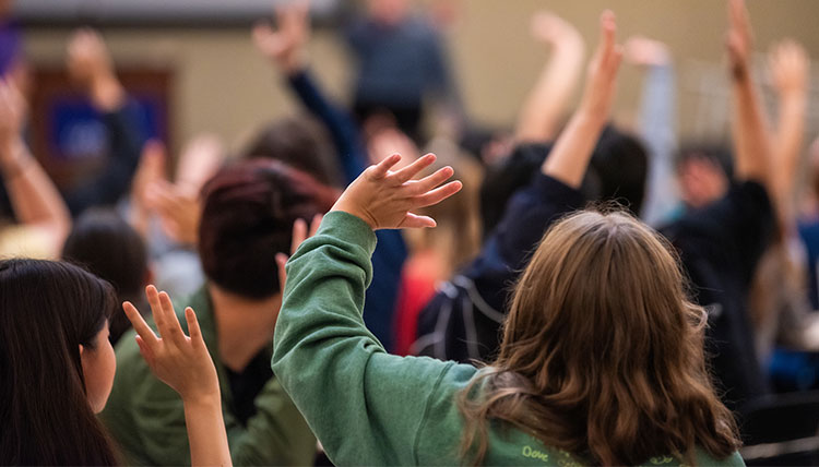 Students raising their hands during the GELAB Orientation.