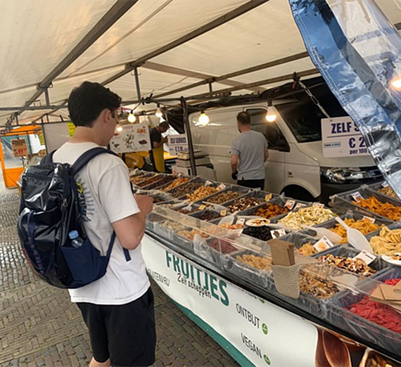 Students check out the weekly market in Delft