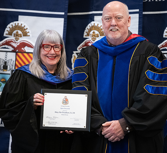 faculty member receives award from provost