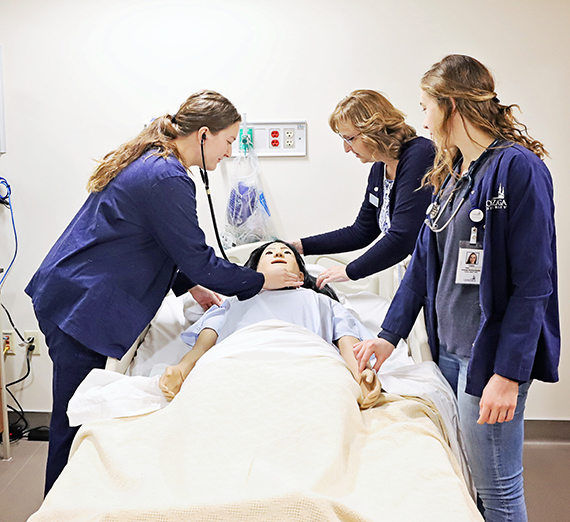 nursing students use simulation