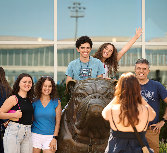 Students celebrate move-in weekend.