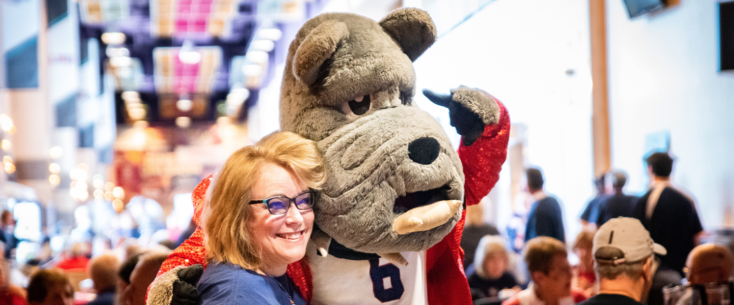 Zag fan poses with Spike for a photo at an GU Alumni event