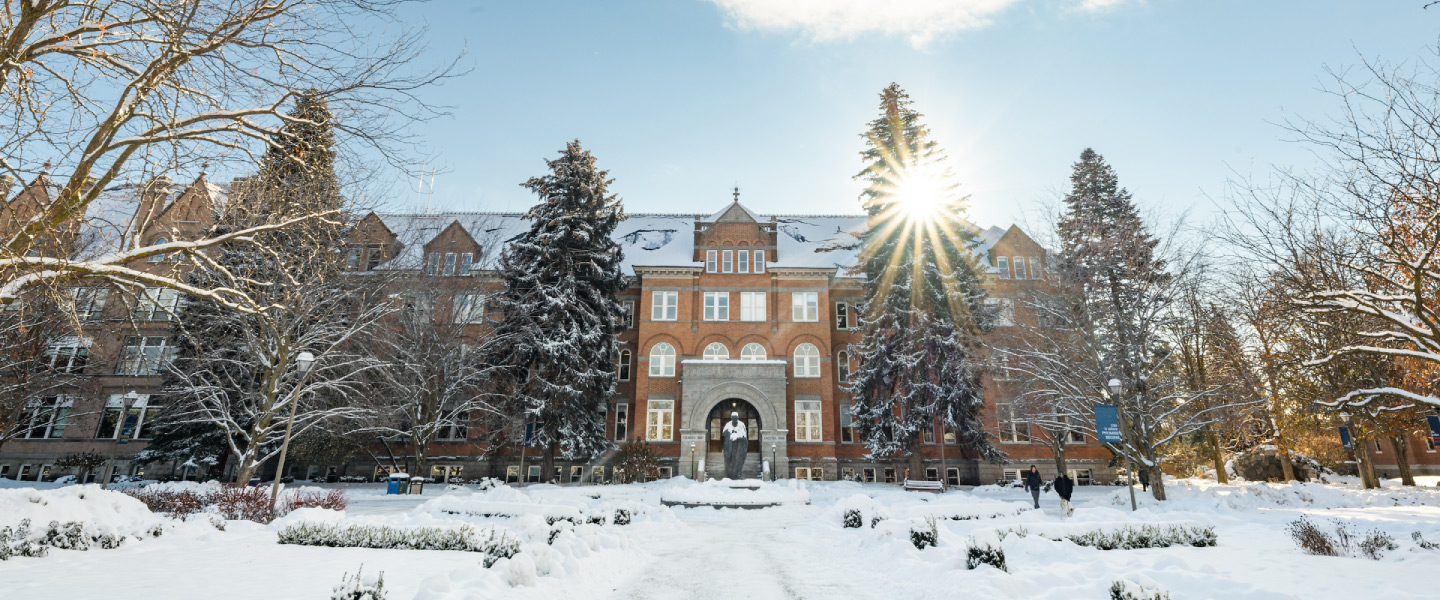 Snow falls on campus on December 20, 2022. Photo by Zack Berlat.
