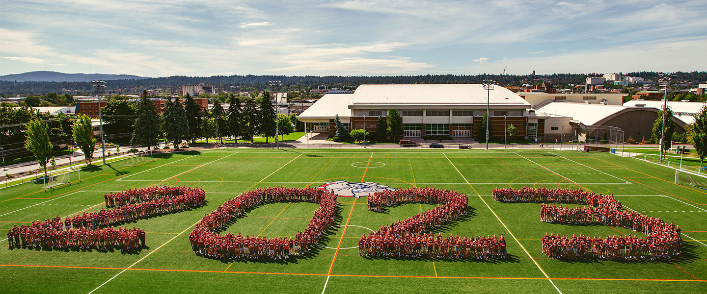 Entering Gonzaga student with an anticipated 2023 graduation form "2023" on a field